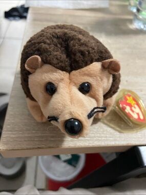 Ty Beanie Baby Prickles the Hedgehog DOB February 19, 1998 MWMT